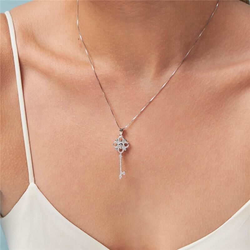 Pingente de Chave Prata com Zircônias Cravejadas