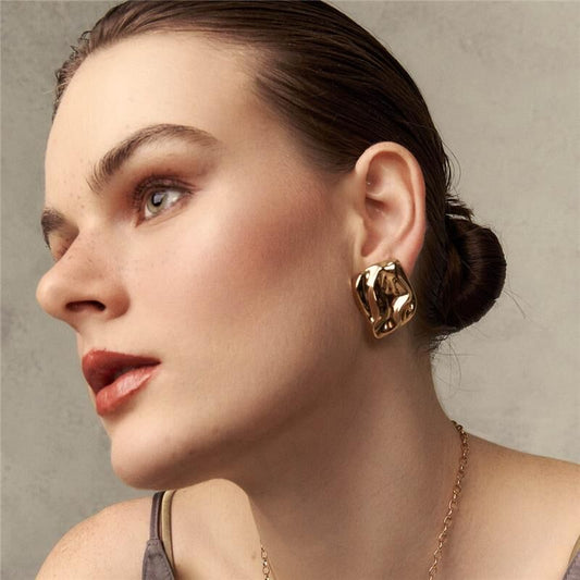 Brinco Dourado com Detalhes