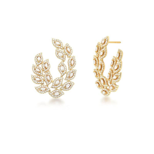 Brinco Naveta Essenza com zircônia em dourado, 3,5cm, semijoias antialérgicas de alta qualidade 18k e 24k.