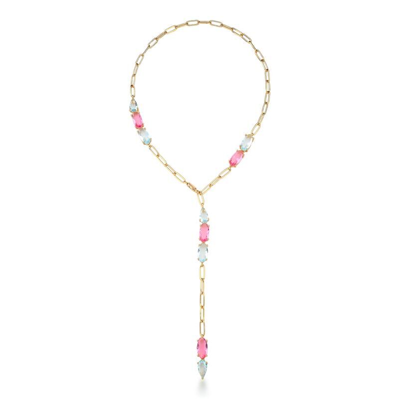 Colar Regulável Emilly com pingente de cristal, semijoia dourada antialérgica 18k, destacando alta qualidade e elegância.