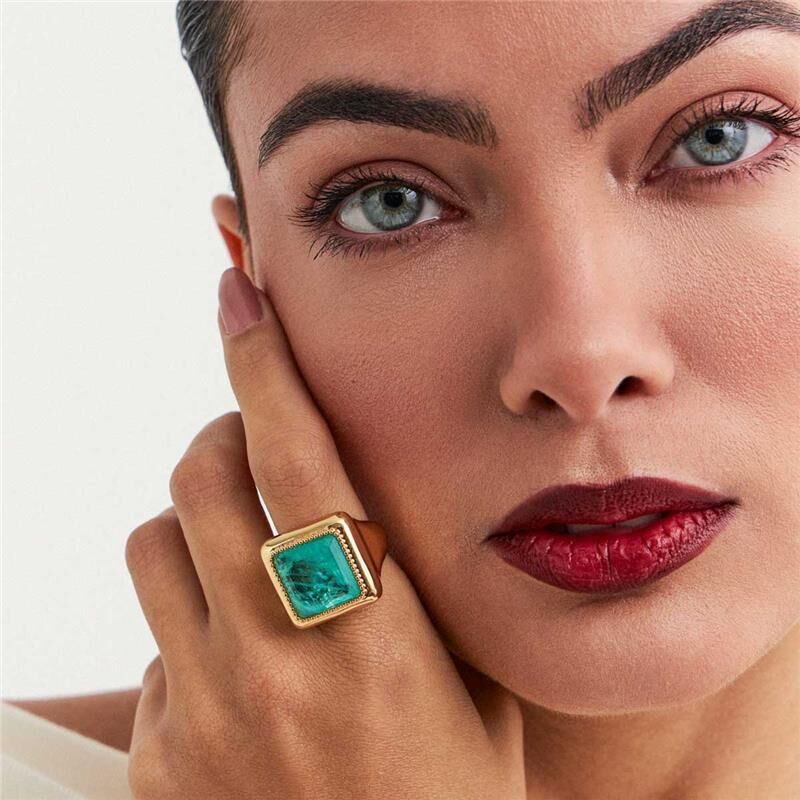 Anel Banhado a Ouro com Cristal Verde Quadrado