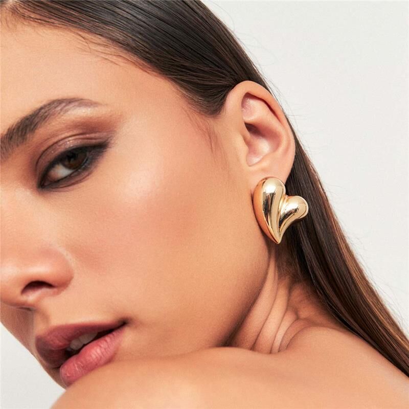 Brinco Amoré Coração Curvado Dourado