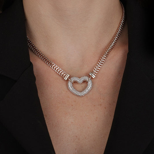 Choker Dourada de Coração Vazado Crevejado com Zircônia
