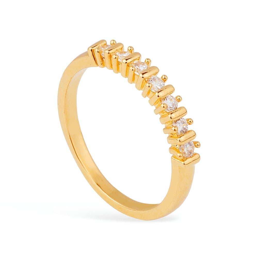 Anel dourado aparador cravejado com 7 zircônias, banho 24K, tecnologia antialérgica. Semijoias de alta qualidade em 18k e 24k.