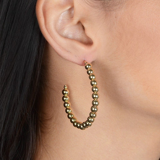 Brinco dourado de argola cravejado, semijoias de alta qualidade em 18k e 24k antialérgicas, 4,5cm de altura, tecnologia antialérgica.