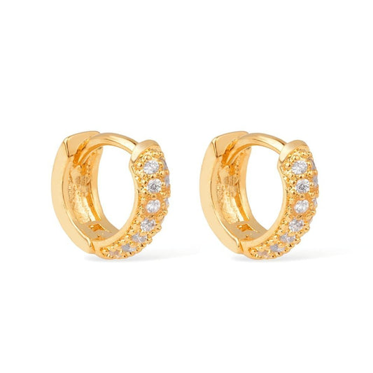 Brinco dourado de argolinha com 14 pedras de zircônia, semijoia de alta qualidade antialérgica em 24K, elegante e sofisticado para qualquer ocasião.