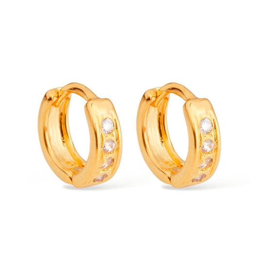 Brinco dourado de argolinha com pedras de zircônia, 1cm, semijoia de alta qualidade em 24K, antialérgico, elegante, moderno.