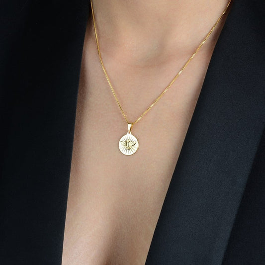 Colar Medalha Espírito Santo 24K, semijoia antialérgica de alta qualidade, pingente 1,5x1,5cm, tamanho 45cm, ouro 18k e 24k.