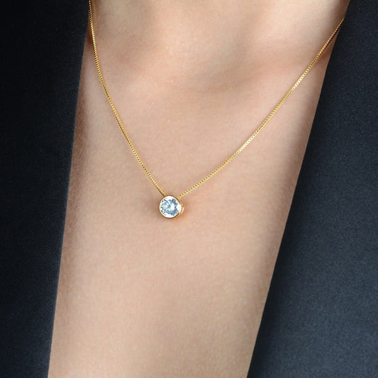 Colar Ponto de Luz com Zircônia em Ouro 24K, 45cm. Semijoia antialérgica de alta qualidade, elegância em 18k e 24k.