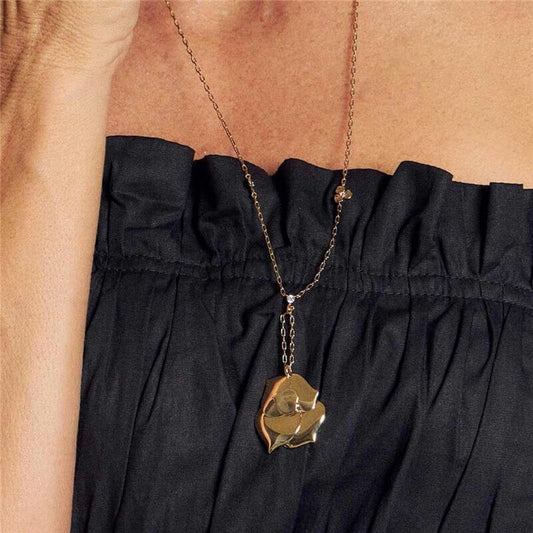 Colar Vera dourado, acabamento liso, semijoia antialérgica em ouro 18k, pendente elegante para looks refinados.
