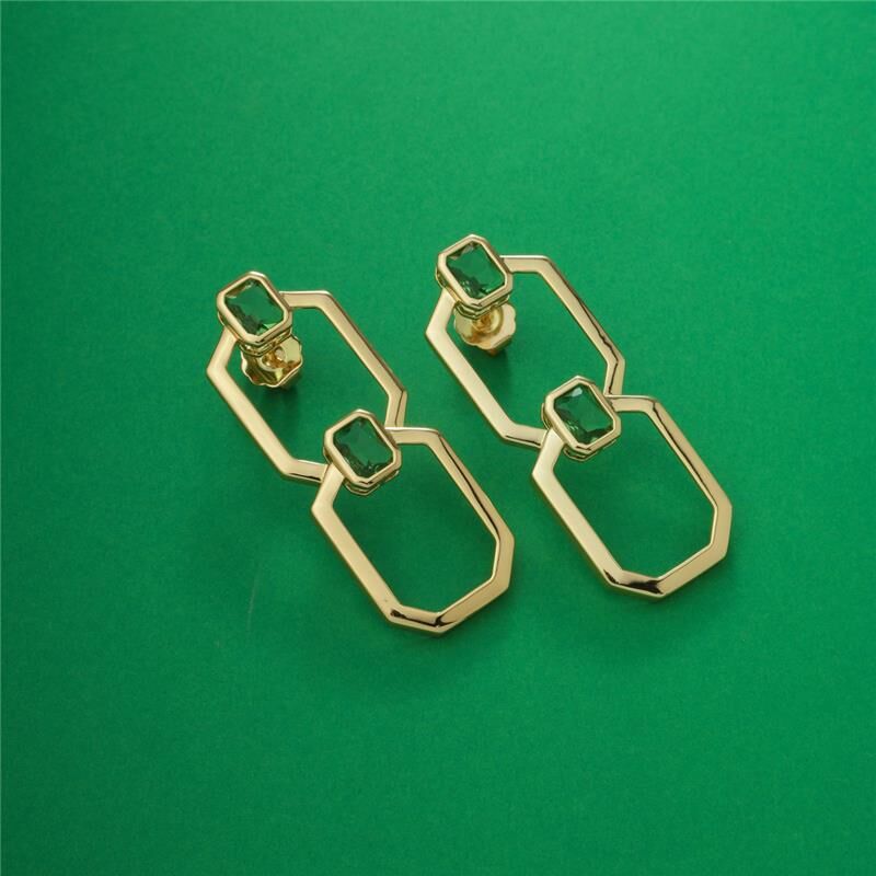 Brinco Vertilux 2 Elos em banho dourado com cristal, semijoia de alta qualidade e material antialérgico em 18k e 24k.
